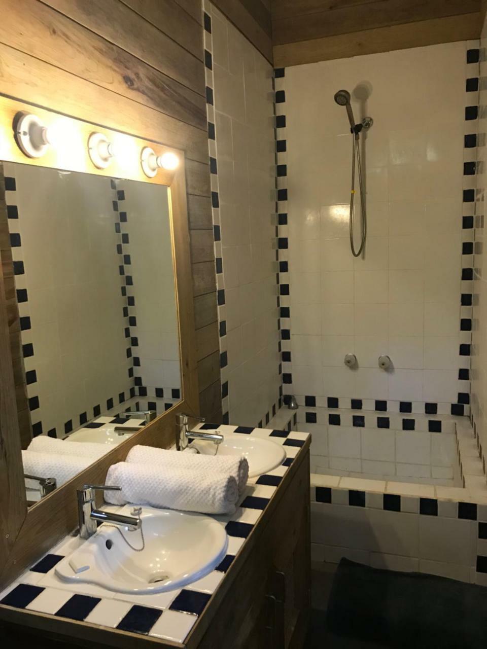 Roatan Bed & Breakfast Apartments West End Esterno foto